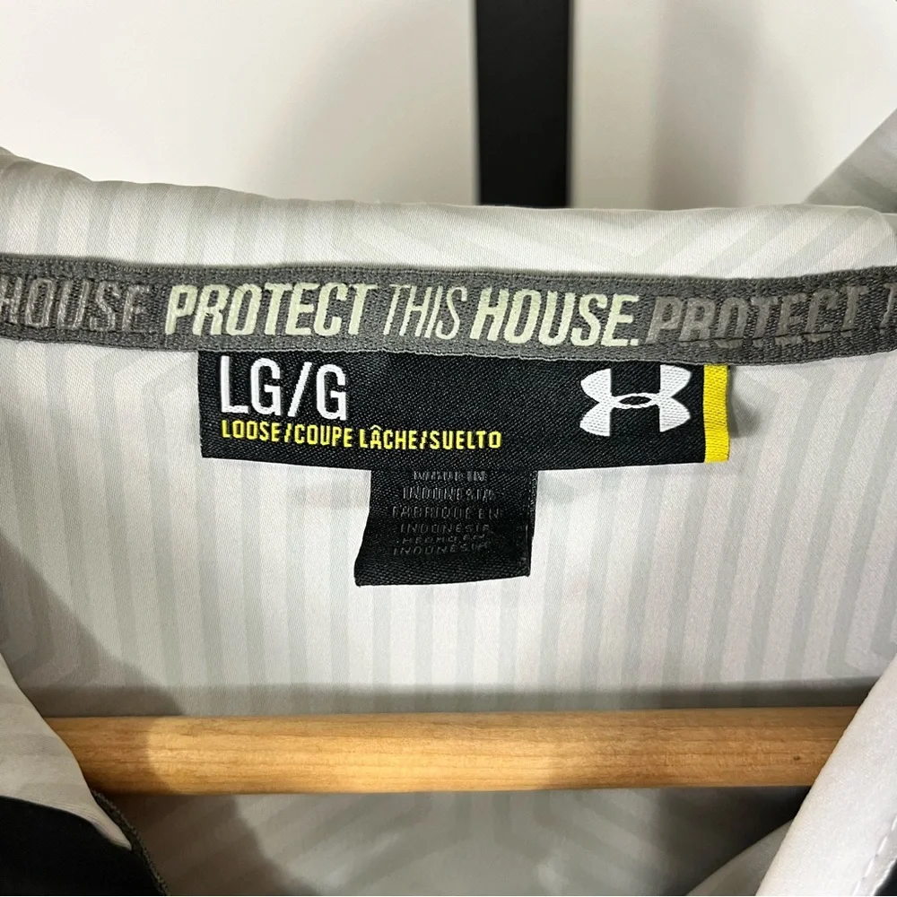 Under Armour Men’s Half Zip Front Black & White Pullover - Picture 6 of 9